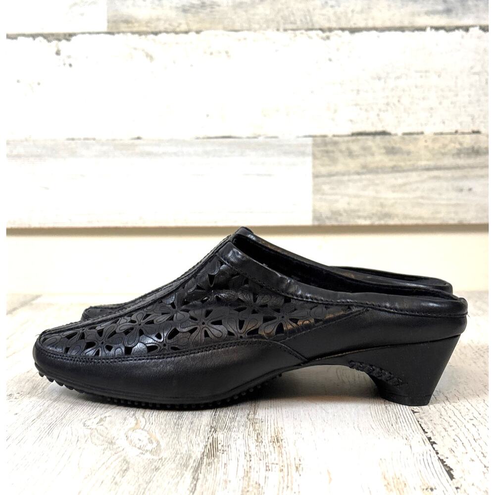 Naturalizer Womens 7 Black Leather Cutout Slip On Heeled Mule Casual Chic